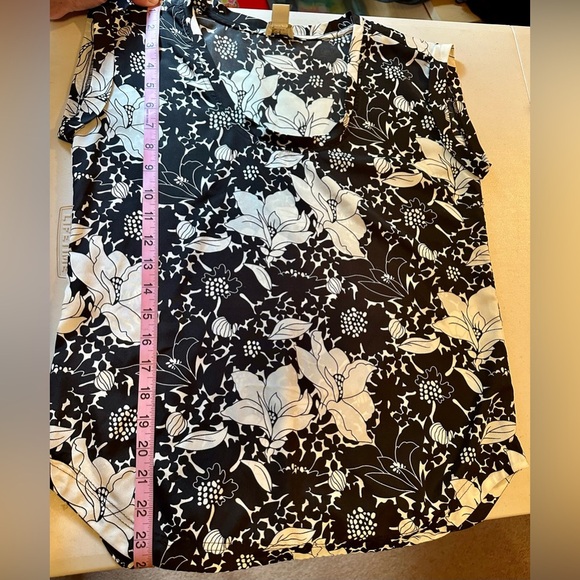 J. Crew black and white floral pull over blouse size 0 - Picture 5 of 7